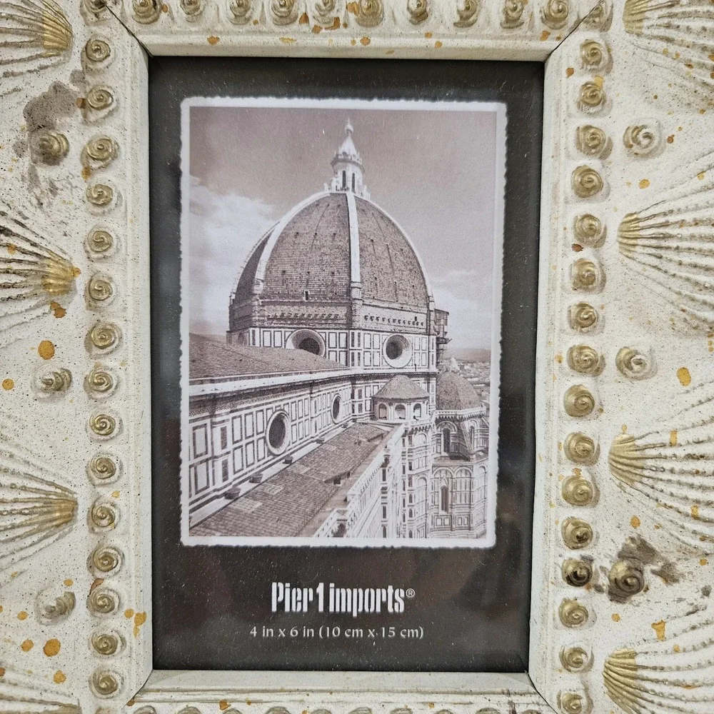 Pier 1 Imports Distressed Cream Gold Seashell Scallop Resin Picture Frame 4x6...